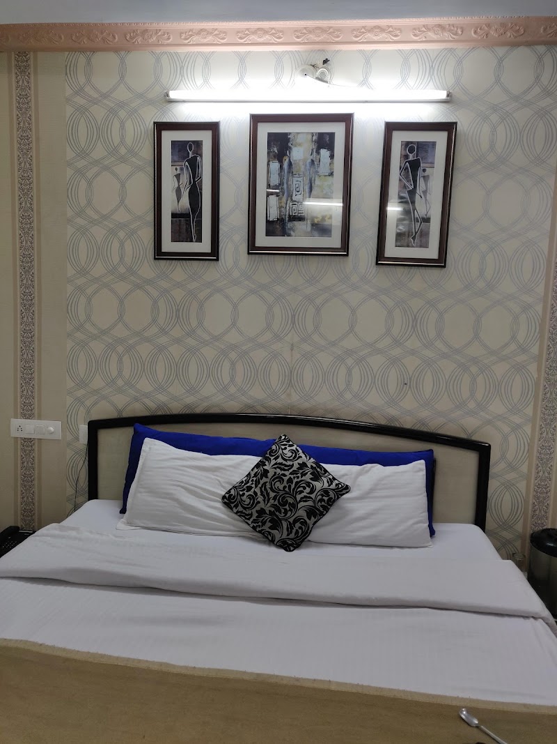 Rajeshwari Resort Udaipur - Rajeshwari Resort Udaipur Near Geetanjali Hospital, Jamar Kotda, HP4J+R7Q, Road, National Highway 8, Sector 5, Karni Nagar, Adarsh Nagar, Udaipur, Rajasthan 313001, India