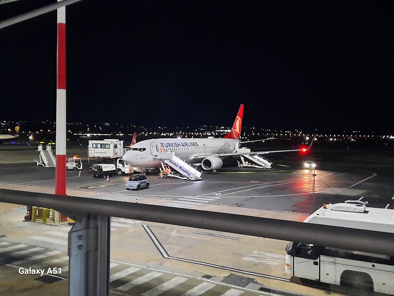 Turkish Airlines - Turkish Airlines Mimar Kemalettin, Yeniçeriler Cd. No:75/23, 34126 Fatih/İstanbul, Türkiye