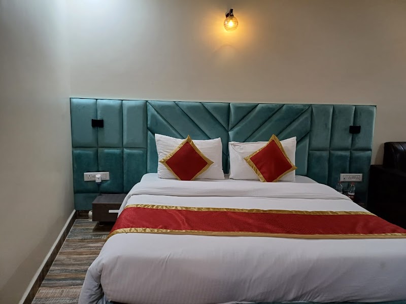 Sarla Hotel Inn - Sarla Hotel Inn Plot no 132, Khora Rd, opposite Tower I, Industrial Area, Sector 62, Noida, Uttar Pradesh 201020, India