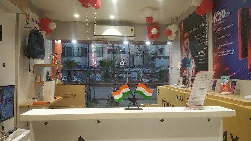Mi store - Mi store, infront of SBI branch, Srikant Verma Marg, near Rama Magneto Mall, Talapara, Bilaspur, Chhattisgarh 495001, India