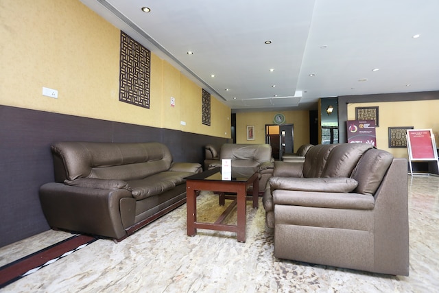OYO Hotel Queens Club Of India - OYO Hotel Queens Club Of India 26, VIP Rd, Rajiv Gandhi Marg, Vishal Nagar, Raipur, Chhattisgarh 492001, India