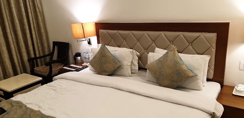 Hotel Meadows - Hotel Meadows S-20/52, Nepali Kothi, The Mall Rd, Cantonment, Varanasi, Uttar Pradesh 221002, India