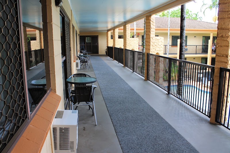 Oasis Inn Holiday Apartments - Oasis Inn Holiday Apartments 276 Sheridan St, Cairns City QLD 4870, Australia