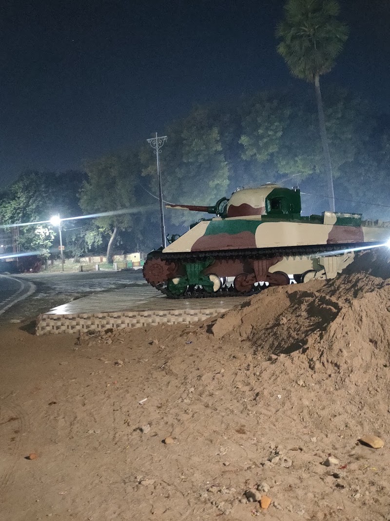Army Truck Cariappa Gate - Army Truck Cariappa Gate CRX8+H47, Canton, Dhoomanganj, Prayagraj, Uttar Pradesh 211001, India