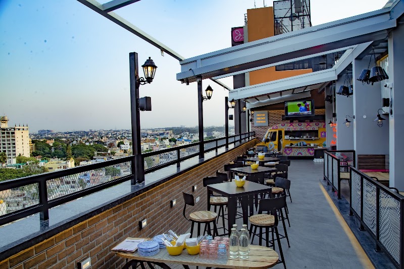 KA.01 Rooftop Bar and Eats