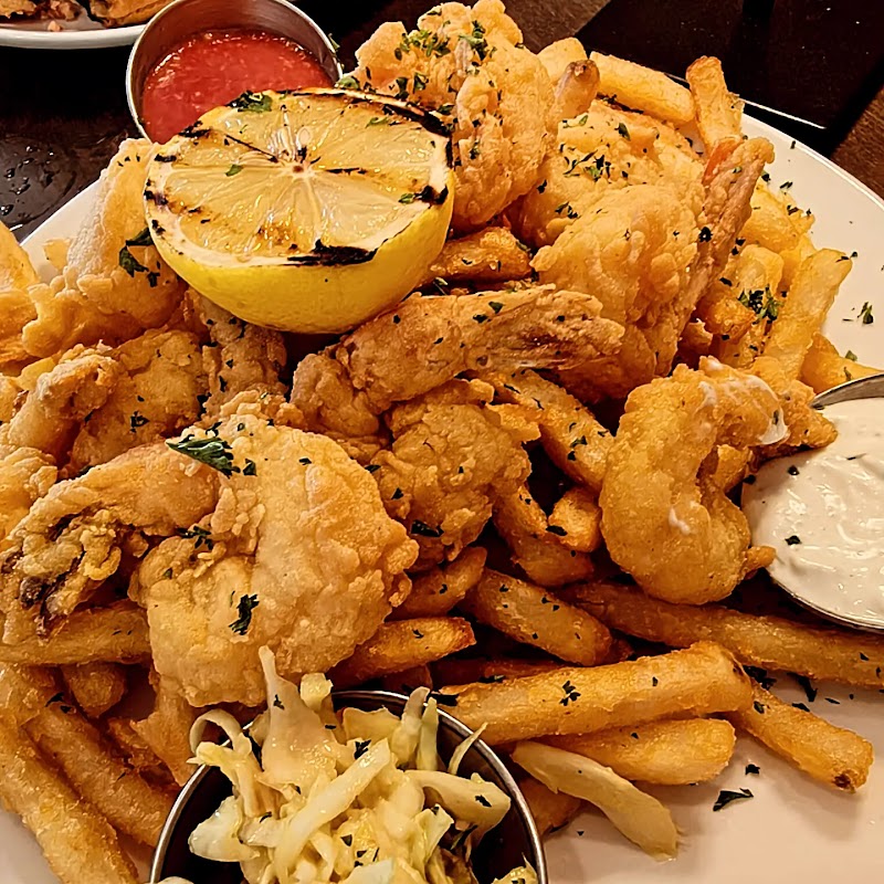Marthas Vineyard Chowder Company - Marthas Vineyard Chowder Company 14 Kennebec Ave, Oak Bluffs, MA 02557, USA