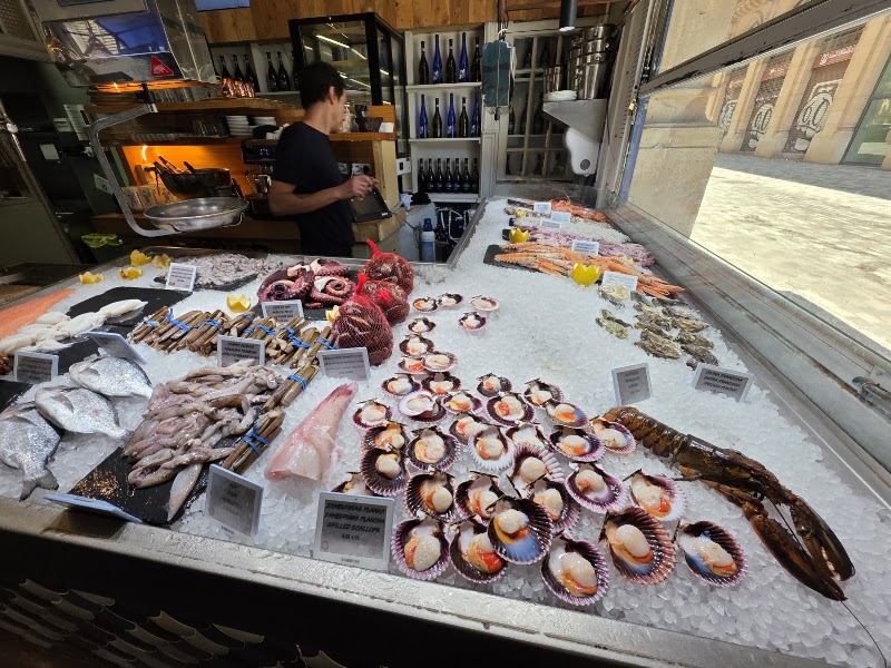 Chao Pescao Seafood Born - Chao Pescao Seafood Born Passatge Mercantil, 1, Ciutat Vella, 08003 Barcelona, Spain