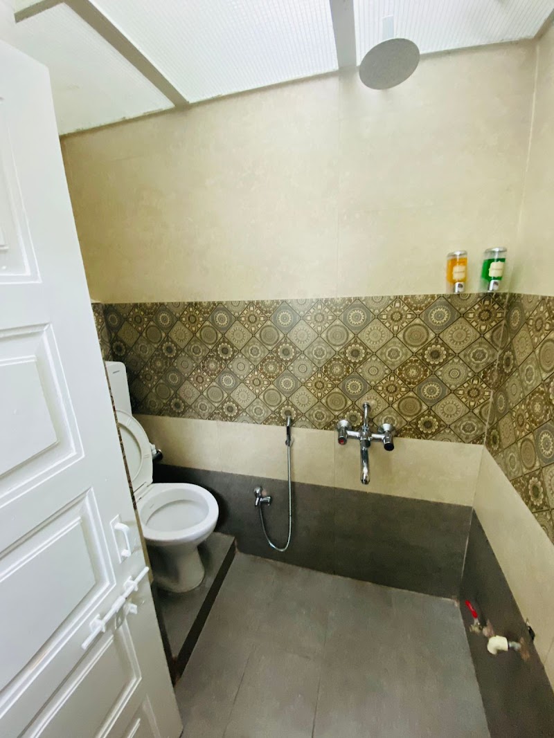 Signature Wellness Spa - Signature Wellness Spa First floor, 231 A, Road No. 12, above Central Bank of India, MLA Colony, Banjara Hills, Hyderabad, Telangana 500034, India