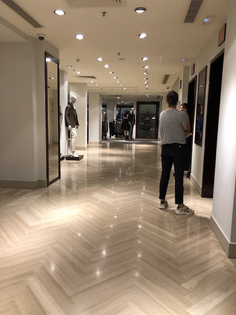 Massimo Dutti Frankfurt - Massimo Dutti Frankfurt, Goethestraße 3, 60313 Frankfurt am Main, Germany
