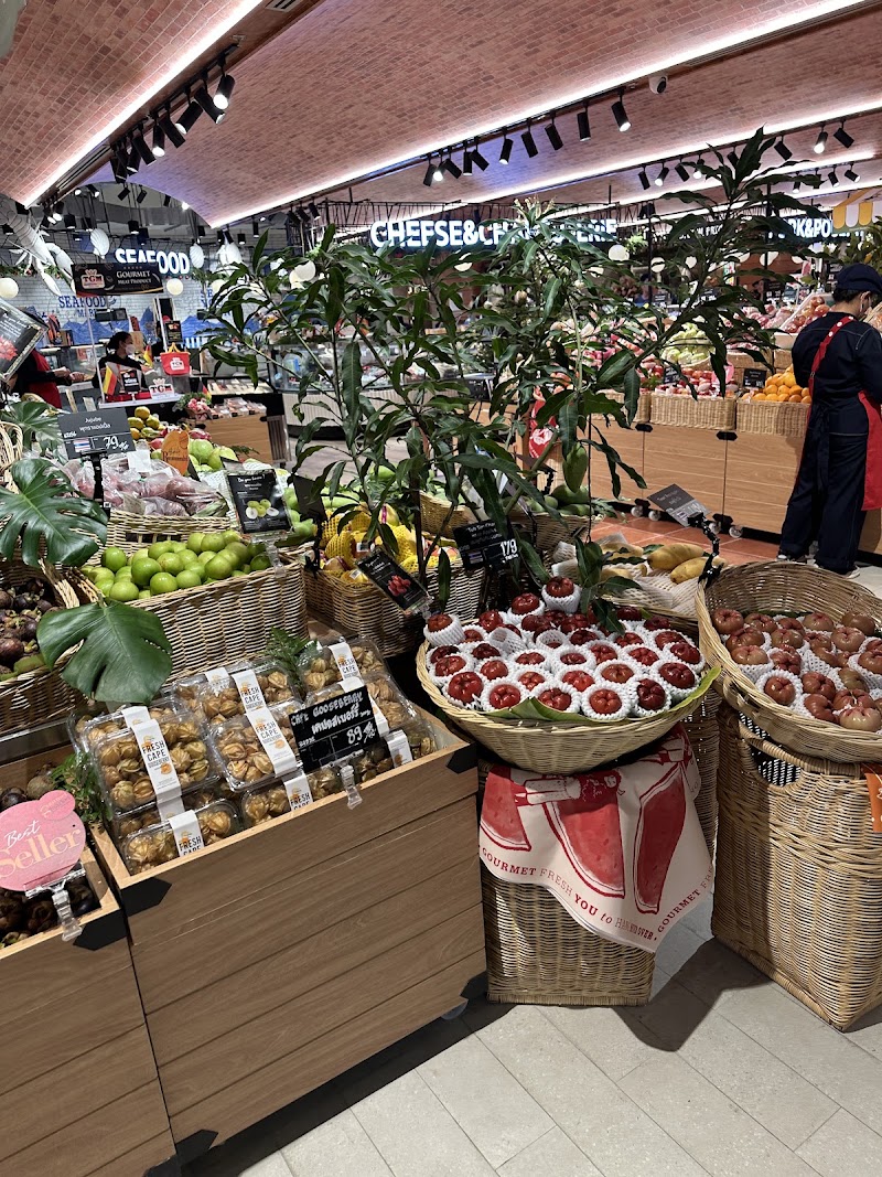 Gourmet Market - Gourmet Market Emsphere, PHJ8+R52 ถ. สุขุมวิท แขวงคลองตัน เขตคลองเตย กรุงเทพมหานคร 10110, Thailand