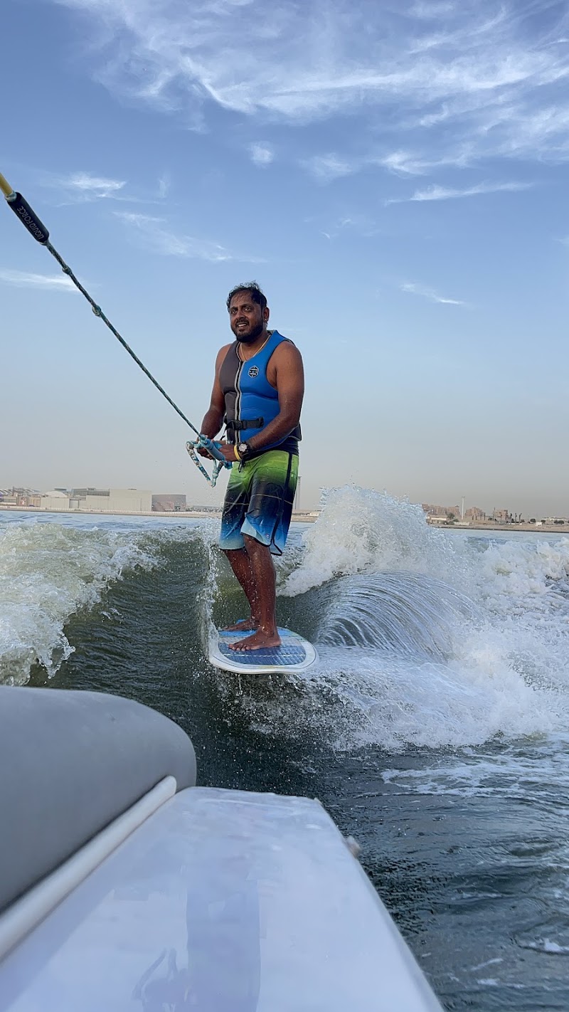 Wakesurfing & Wakeboarding - Wakesurfing & Wakeboarding, Dubai Marina - Dubai International Marine Club - Dubai - United Arab Emirates