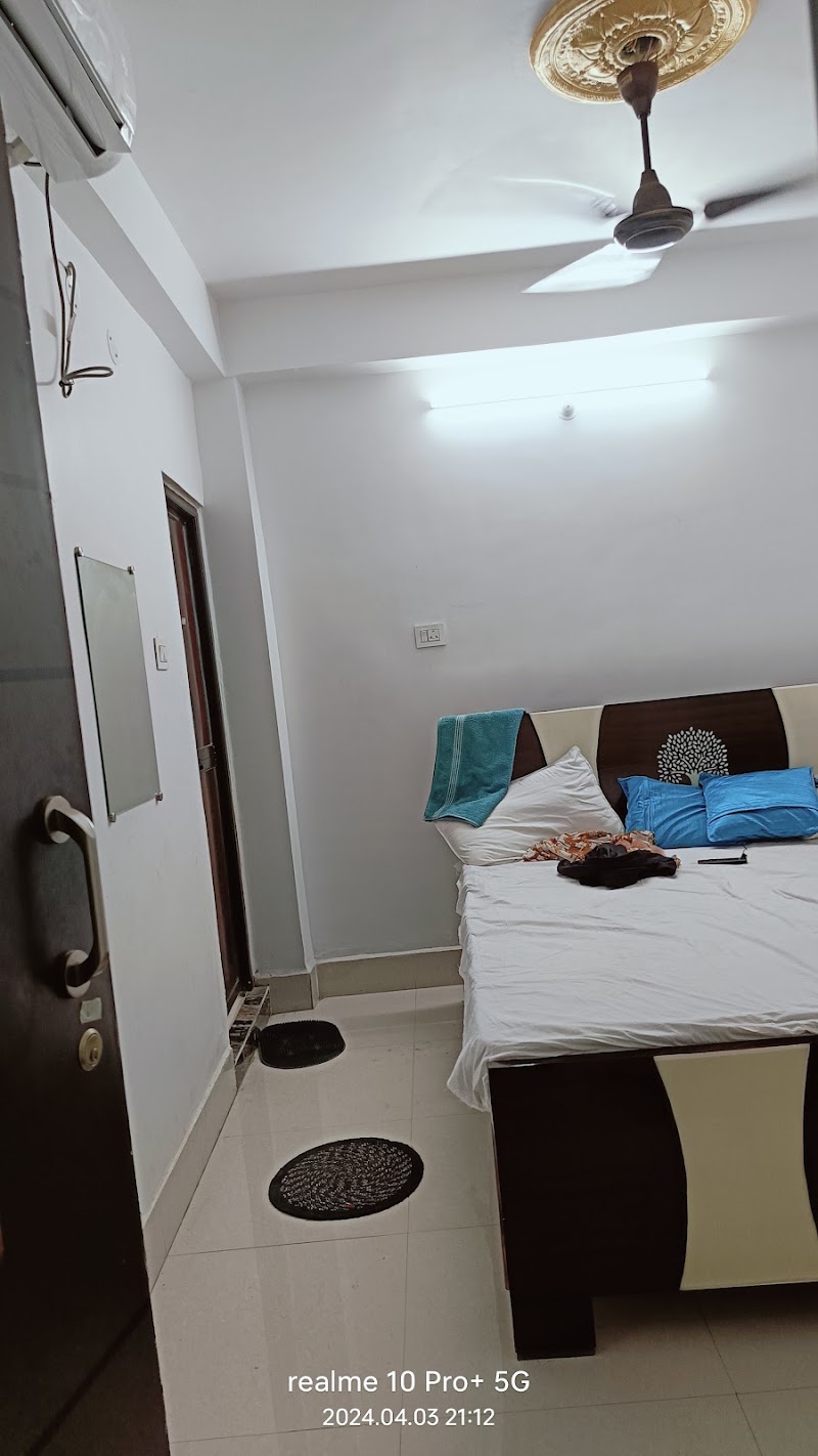 Hotel R Glory - Hotel R Glory Kuntu Pal Market,Vijay Singh Yadav Path, Tribhuvan More, Saguna Khagaul Rd, Mustafapur, Patna, Bihar 801105, India