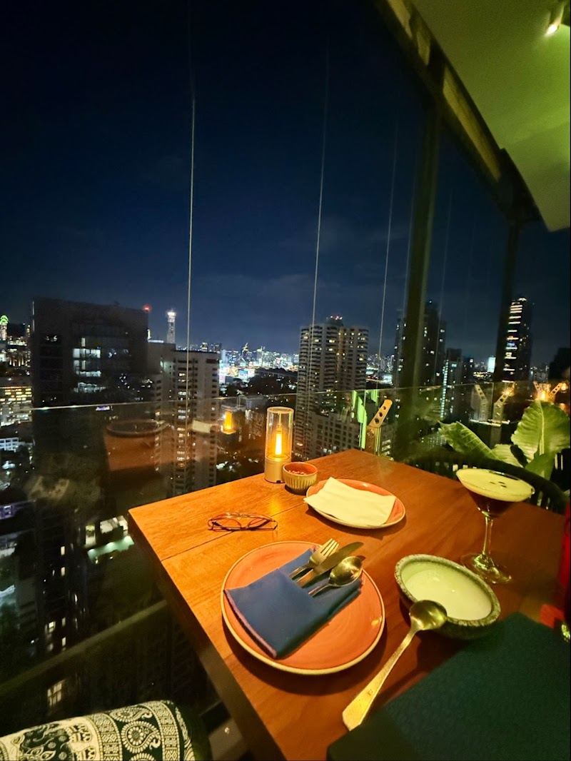 Above Eleven Rooftop Bar & Restaurant - Above Eleven Rooftop Bar & Restaurant, Fraser Suites, 38/8 Sukhumvit Rd, Khwaeng Khlong Toei Nuea, Watthana, Krung Thep Maha Nakhon 10110, Thailand