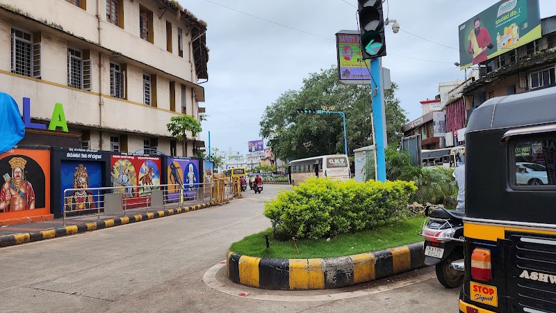 Hampankatta Street - Hampankatta Street, VR9R+3M8, Market Road, Bhavathi, Hampankatta, Mangaluru, Karnataka 575001, India