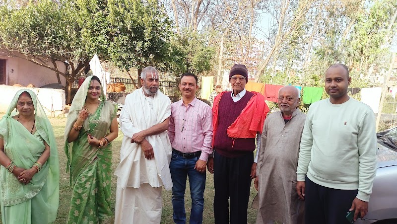 Shri Acharya Jairam Ashram - Shri Acharya Jairam Ashram, 5VCC+82J, Naya Gaon, Chitrakoot, Madhya Pradesh 485334, India