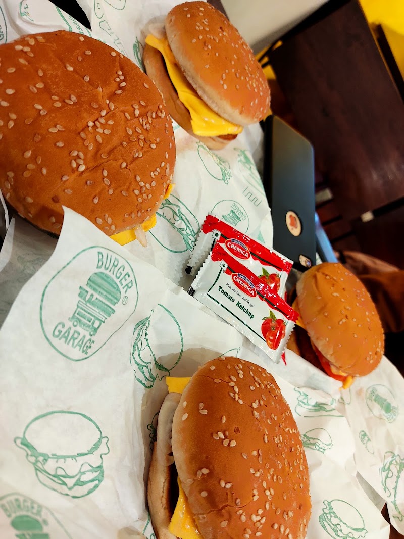 BURGER GARAGE TALWANDI - BURGER GARAGE TALWANDI, Sector - C-20, opposite Kali Mata Mandir, near anil kothari doctor, Sector - C, Talwandi, Kota, Rajasthan 324005, India