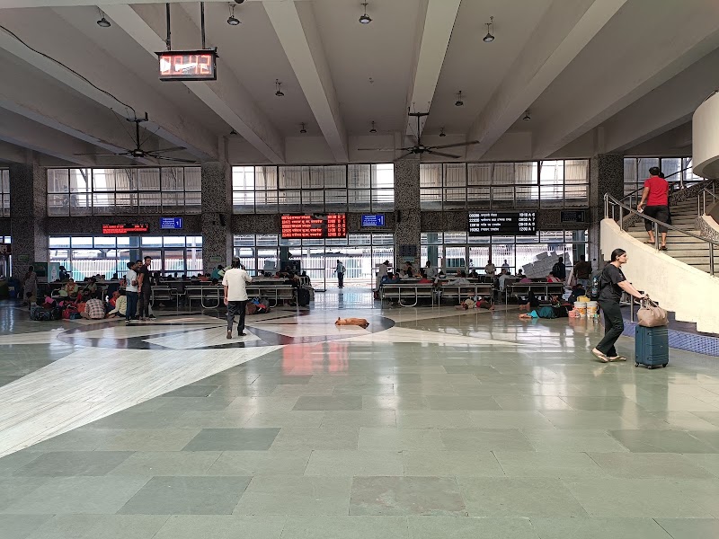 Bandra Terminus - Bandra Terminus, Naupada, Bandra East, Mumbai, Maharashtra 400051, India