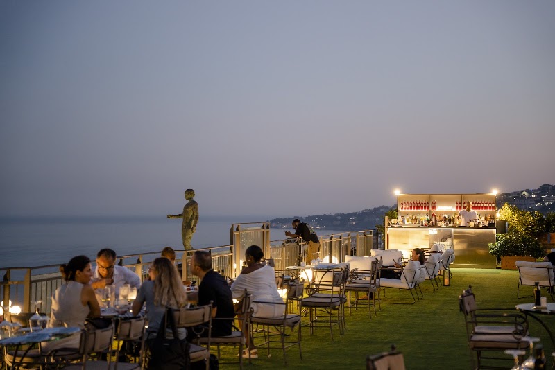 Bidder Terrace, Cocktails&AllDayDining - Bidder Terrace, Cocktails&AllDayDining C.so Vittorio Emanuele, 135, 80121 Napoli NA, Italy