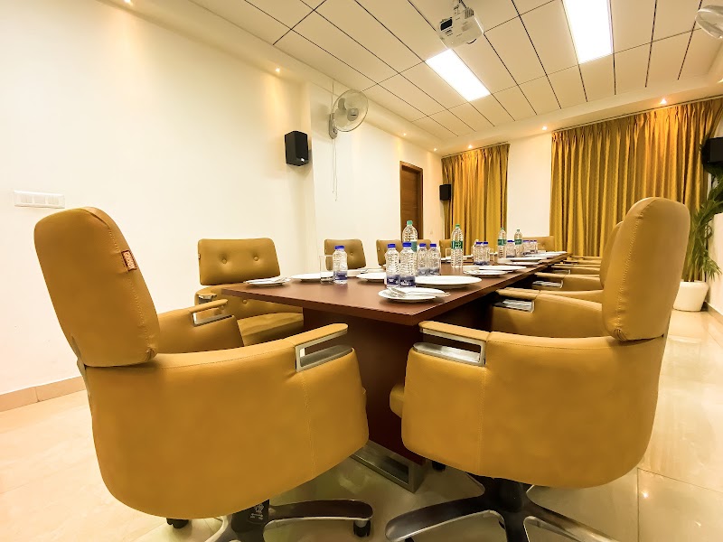 SKYSUITES HOTEL - SKYSUITES HOTEL plot no-1813, near Huda City Centre, Block A, Greenwood City, Sector 45, Gurugram, Haryana 122003, India