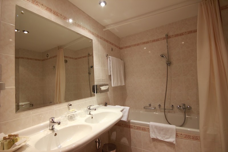 Hotel Bristol - Hotel Bristol, Sadová 19, 360 01 Karlovy Vary-Karlovy Vary 1, Czechia