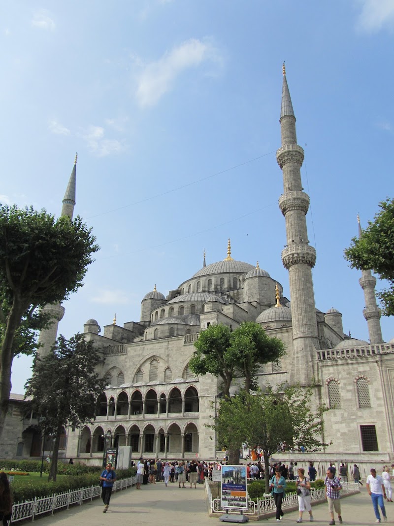 The Blue Mosque - The Blue Mosque Cankurtaran, At Meydanı Cd No:7, 34122 Fatih/İstanbul, Türkiye