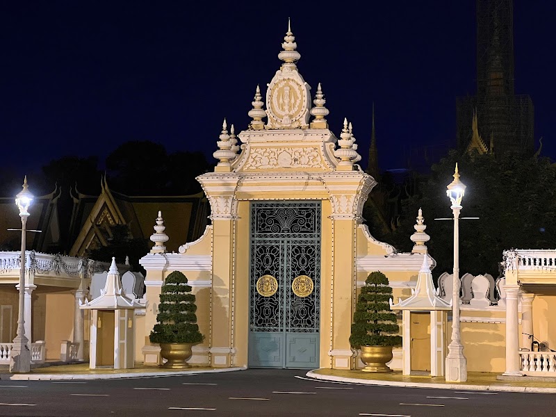 Royal Palace Park - Royal Palace Park, HW8J+3VX, Samdach Sothearos Blvd (3), Phnom Penh, Cambodia