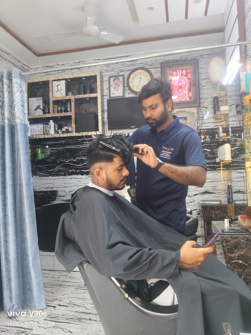 suraj man's salon - suraj man's salon, 6MP8+729, Shatabdi Nagar, Telibandha, Raipur, Chhattisgarh 492001, India