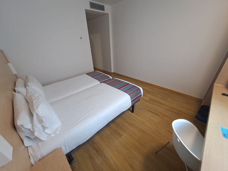 Travelodge Barcelona Fira - Travelodge Barcelona Fira Carrer de la Botànica, 25, 08908 L'Hospitalet de Llobregat, Barcelona, Spain