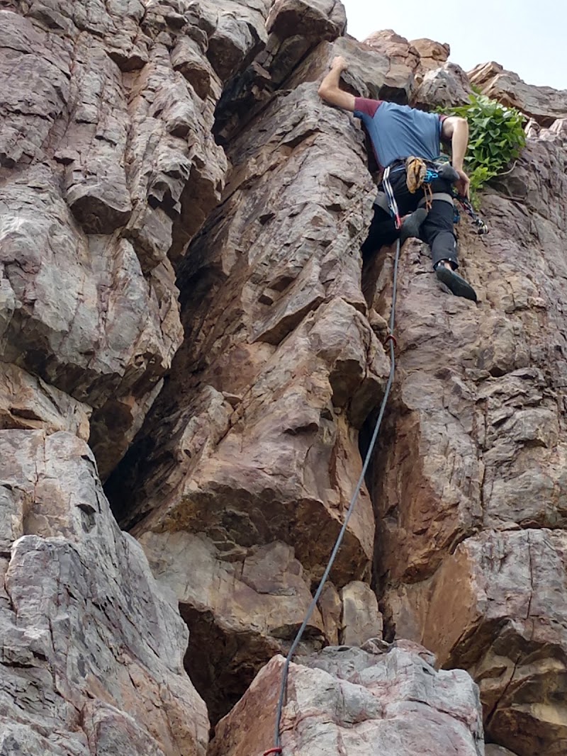 Dhauj Rock Climbing - Dhauj Rock Climbing 955P+X72, Manger - Dhauj Rd, Haryana 121004, India