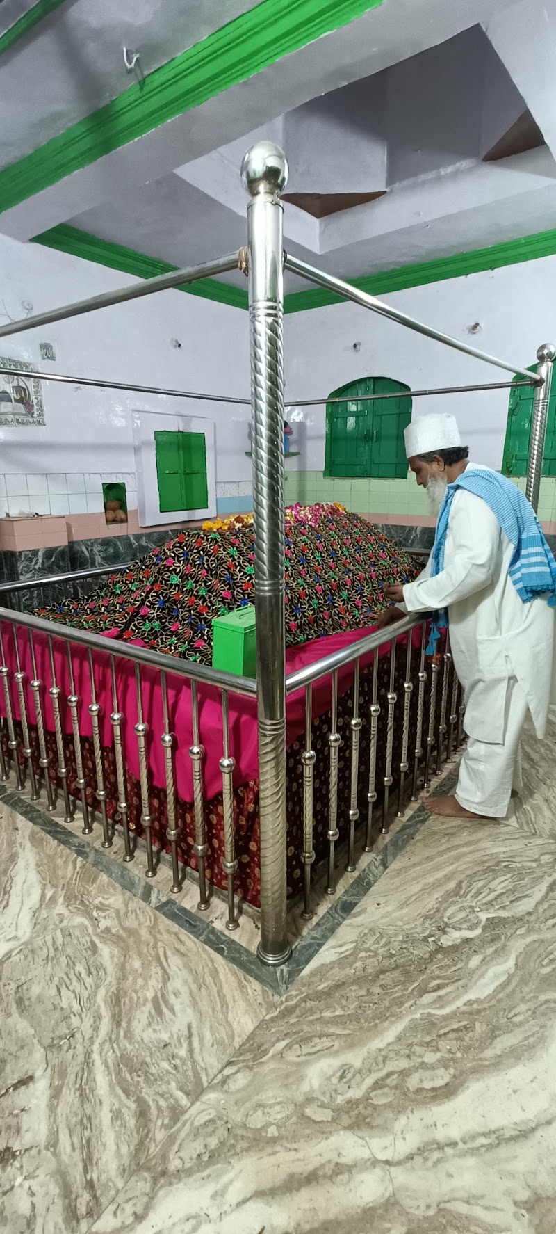 Hazrat alhaj sufi Gaffar hasan chisti sha R.A - Hazrat alhaj sufi Gaffar hasan chisti sha R.A, 3P6X+J6G, Abhanpur, Chhattisgarh 493661, India