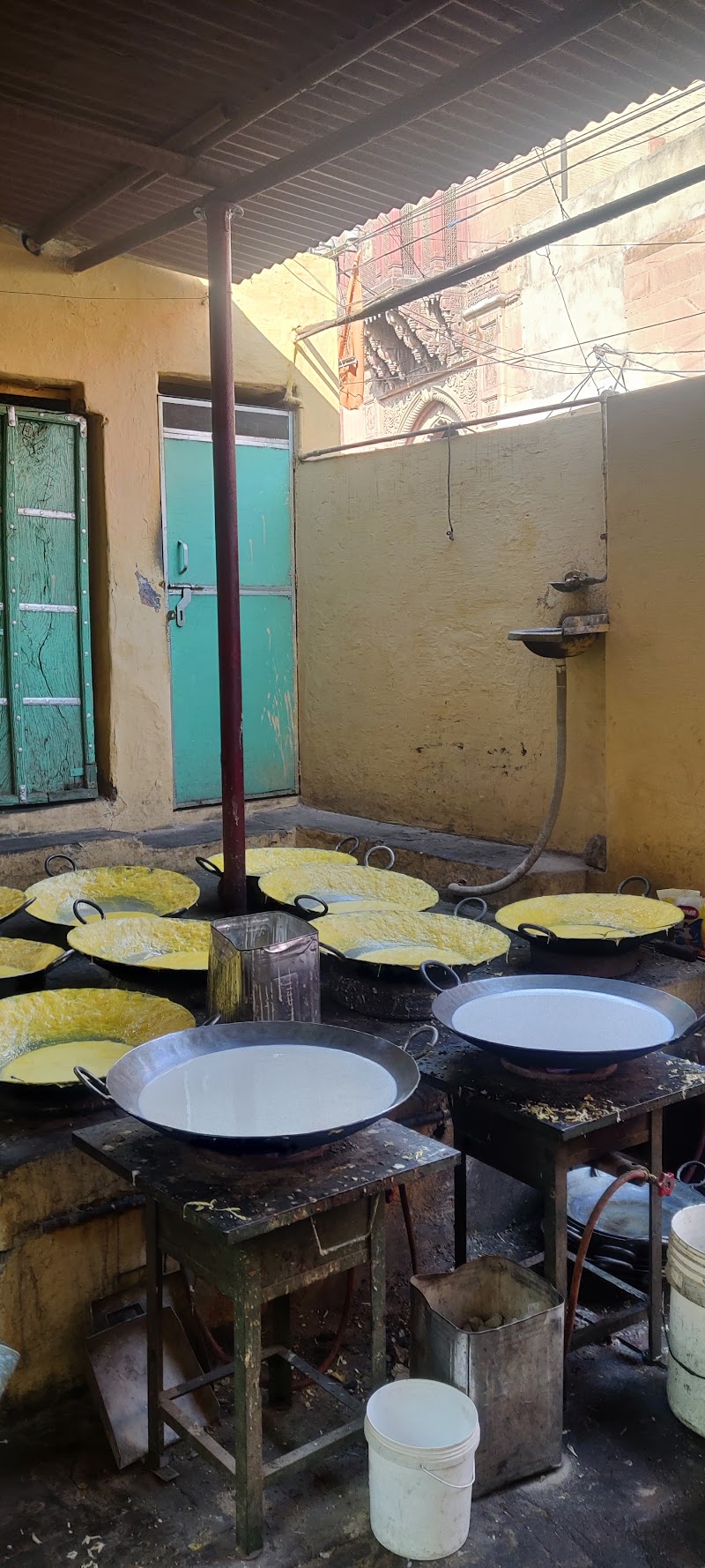 Manka Maharaj Rabdi Wale - Manka Maharaj Rabdi Wale, Mohta Chowk, Joshiwara, Old Bikaner, Bikaner, Rajasthan 334001, India
