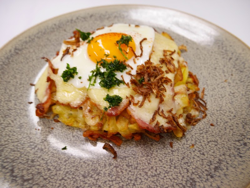 Hotel & Restaurant Krebs with Garden-Terrace - Hotel & Restaurant Krebs with Garden-Terrace Bahnhofstrasse 4, 3800 Interlaken, Switzerland