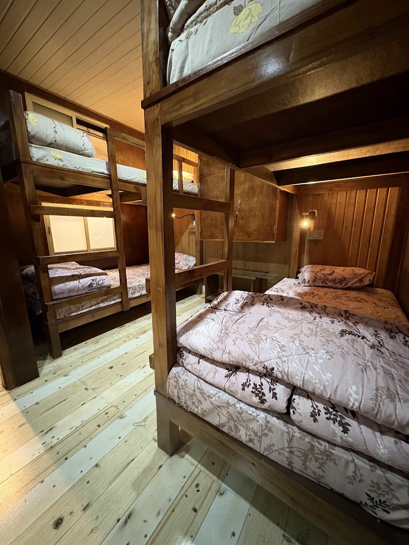 Bunk Stays Darjeeling - Bunk Stays Darjeeling Dr Zakir Hussain Rd, below SP bunglow, Chauk Bazaar, Darjeeling, West Bengal 734101, India