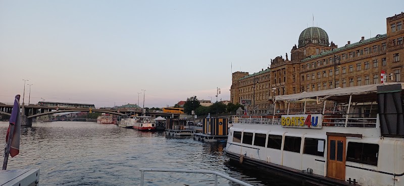 River Boats Prague - River Boats Prague, Dvořákovo nábřeží, Na Františku, přístaviště č.16, 110 00 Praha 1-Staré Město, Czechia