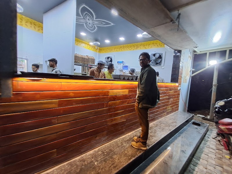 On the go food court - On the go food court, MQP7+9VM, Khandwa, Chhattisgarh 493101, India