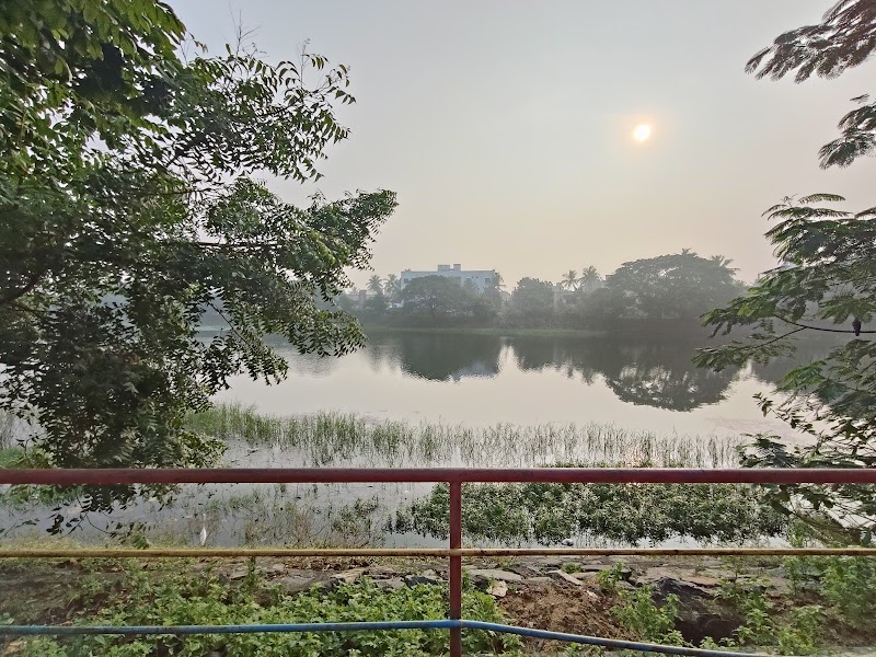 Puzhuthivakkam Lake