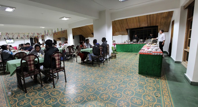 Hotel Snow View Manali - Hotel Snow View Manali The Mall, Mall Rd, Siyal, Manali, Himachal Pradesh 175131, India
