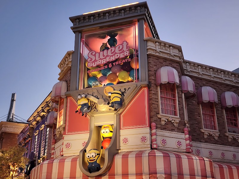 Despicable Me: Minion Mayhem - Despicable Me: Minion Mayhem, 2-chōme-1-33 Sakurajima, Konohana Ward, Osaka, 554-0031, Japan