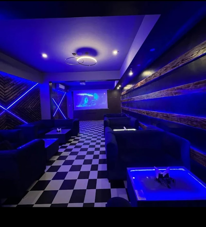 Friendzone Cafe & Lounge - Friendzone Cafe & Lounge 100 Feet Rd, near The Royal Inn Hotel, Shobhagpura, Udaipur, Rajasthan 313001, India