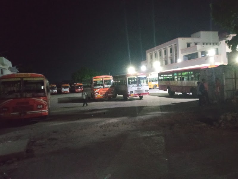 Mau Roadways - Mau Roadways, WHP9+J34, Sahadatpura, Mau, Uttar Pradesh 275101, India