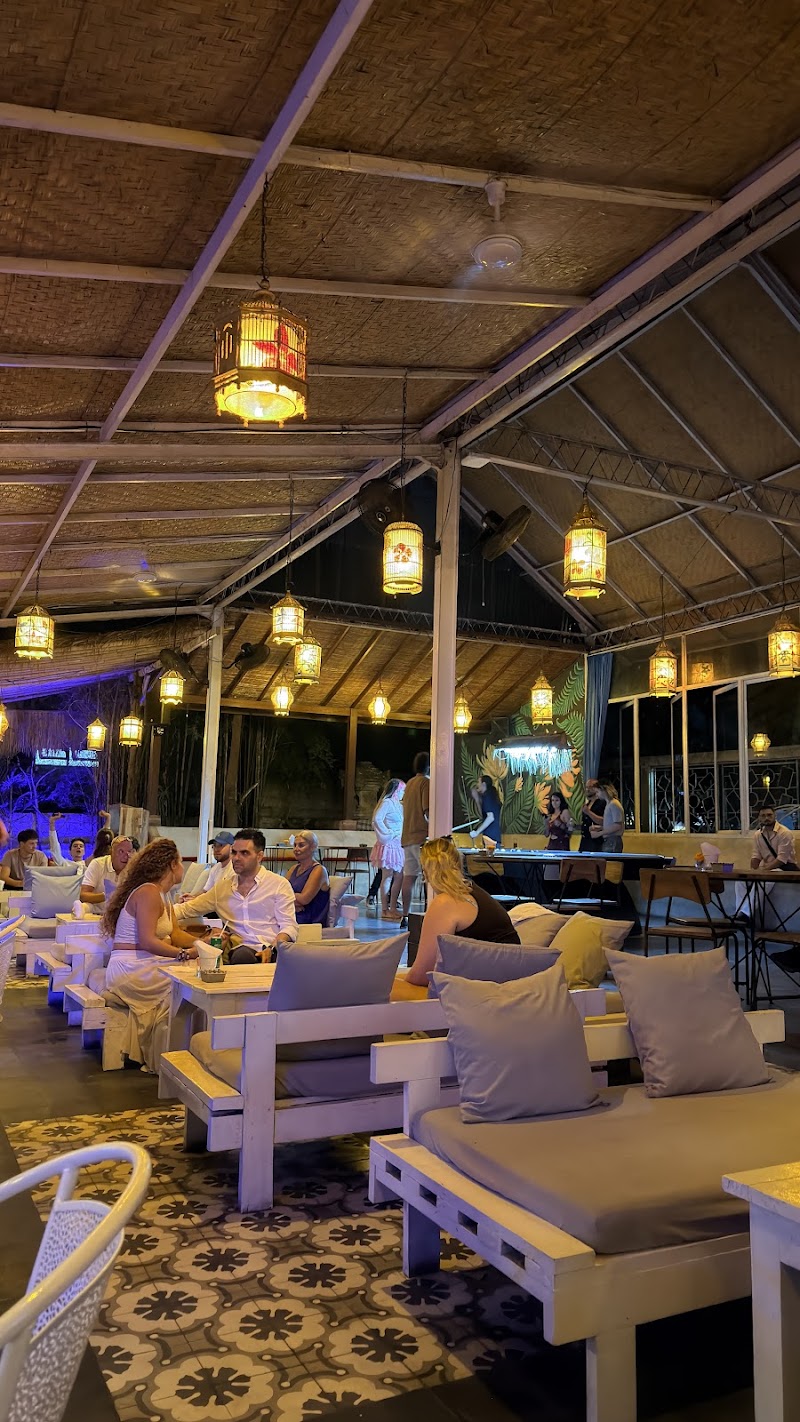 CP Lounge Ubud - Bar, Restaurant & Club - CP Lounge Ubud - Bar, Restaurant & Club, Jl. Monkey Forest No.15, Ubud, Kecamatan Ubud, Kabupaten Gianyar, Bali 80571, Indonesia