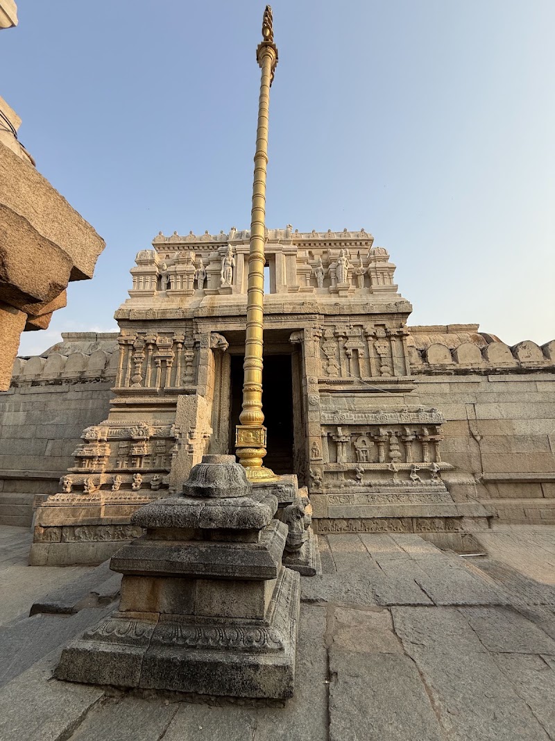 Lepakshi Veerabhadra Swami Temple - Lepakshi Veerabhadra Swami Temple Main road, Lepakshi, Andhra Pradesh 515331, India