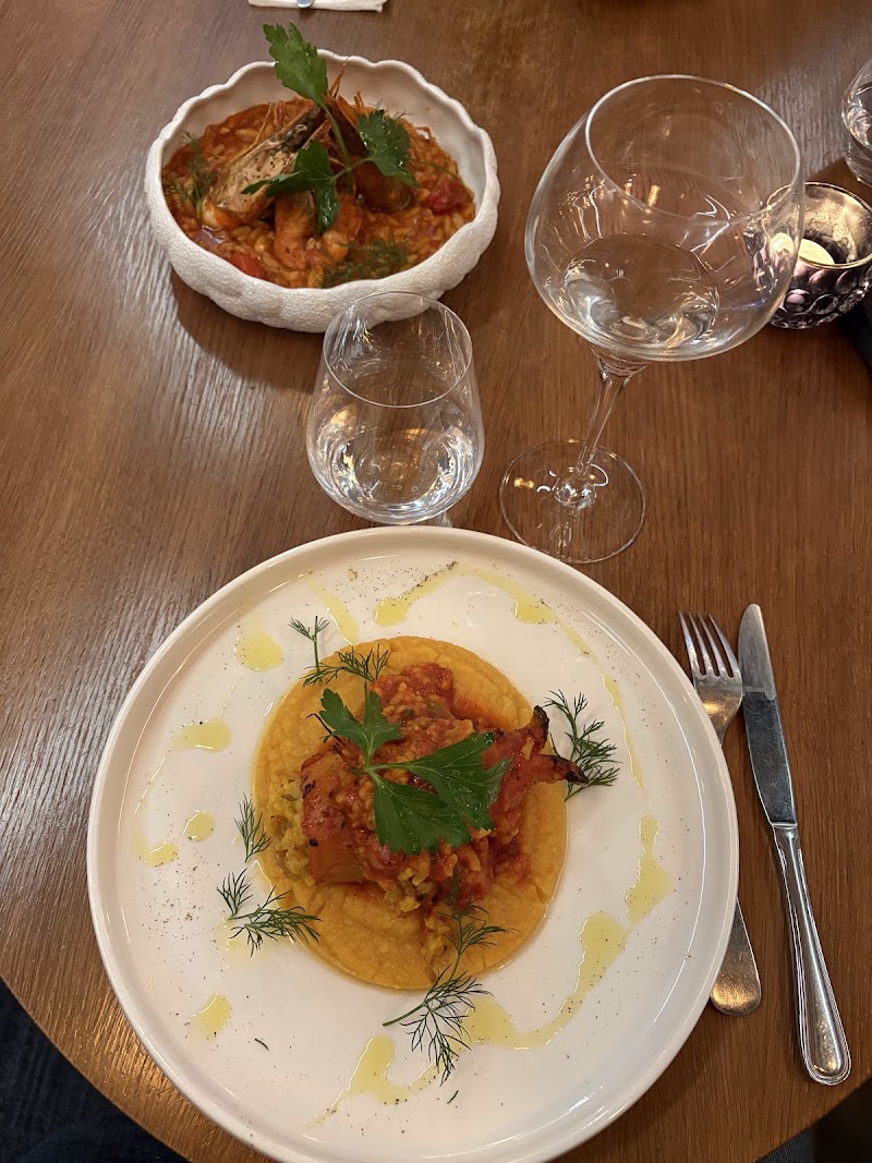 L'ouzeri Paris Odéon - L'ouzeri Paris Odéon 17 Rue Grégoire de Tours, 75006 Paris, France