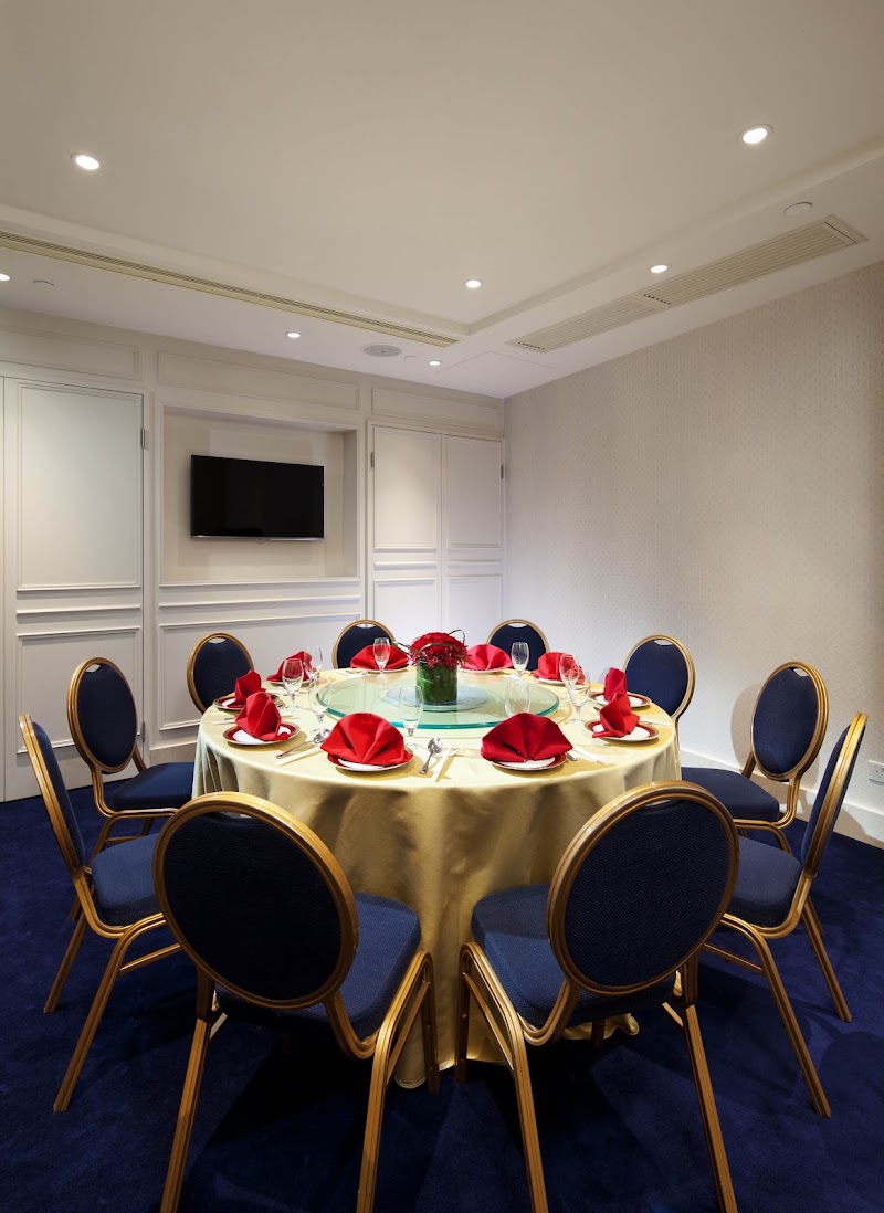 Maxim's Palace
