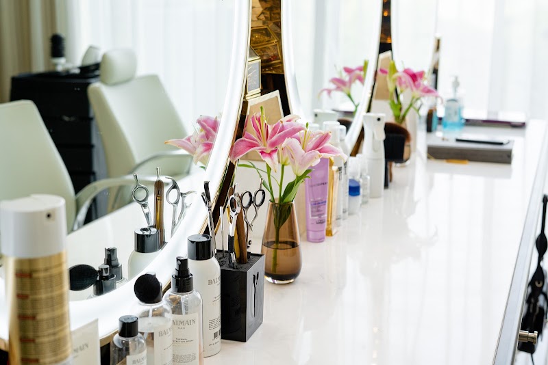 Uno Unisex Salon & Clinic - The Ritz-Carlton - Uno Unisex Salon & Clinic - The Ritz-Carlton, The Ritz-Carlton, Golf Course Square, Airport Rd, Jayprakash Nagar, Yerawada, Pune, Maharashtra 411006, India