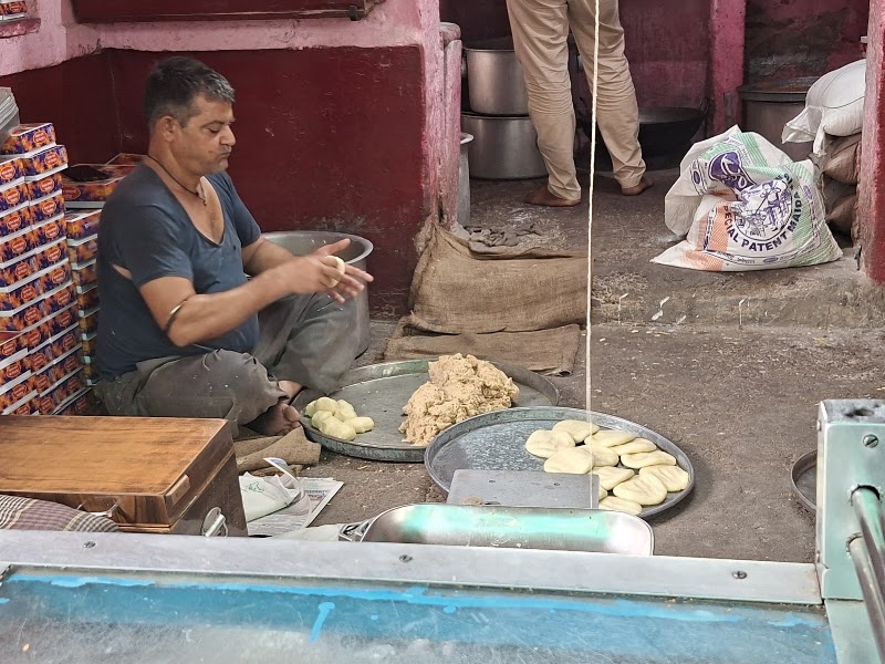 Mawa Kachori - Mawa Kachori 72VF+86G, Kandoi Bazar, Rawaton Ka Bass, Jodhpur, Rajasthan 342001, India