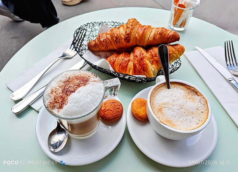 Café Panis - Café Panis 21 Quai de Montebello, 75005 Paris, France