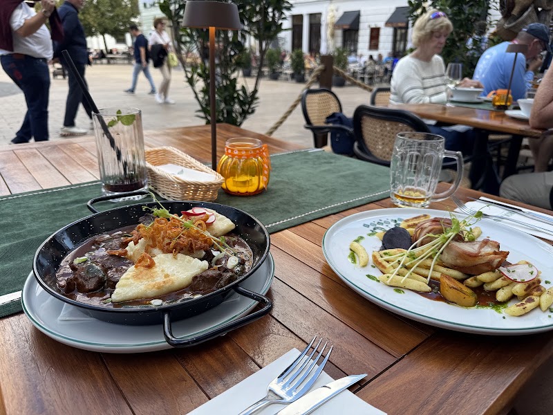 ROLAND Slovak Restaurant - ROLAND Slovak Restaurant, Hlavné námestie 5, 811 01 Bratislava-Staré Mesto, Slovakia