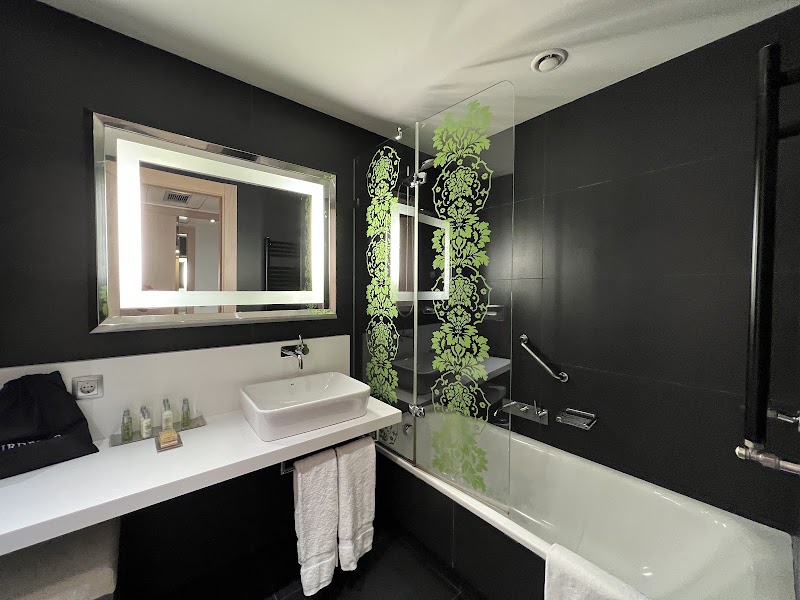DoubleTree by Hilton Girona - DoubleTree by Hilton Girona Carrer Mossèn Joan Pons, 1, 17001 Girona, Spain
