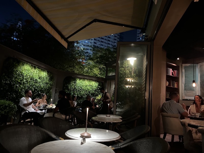 Nola Eatery & Social House - Nola Eatery & Social House JLT Cluster P - Al Thanyah Fifth - Jumeirah Lakes Towers - Dubai - United Arab Emirates